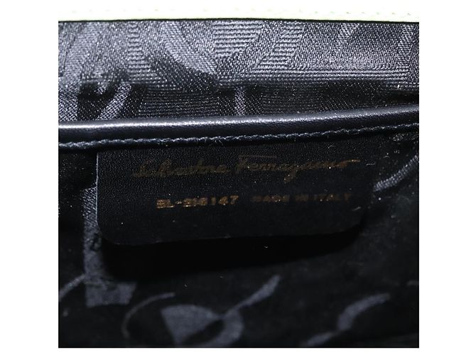 Zaino Salvatore Ferragamo Gancini in camoscio verde e oro Auth 193783A D'oro - vista 12