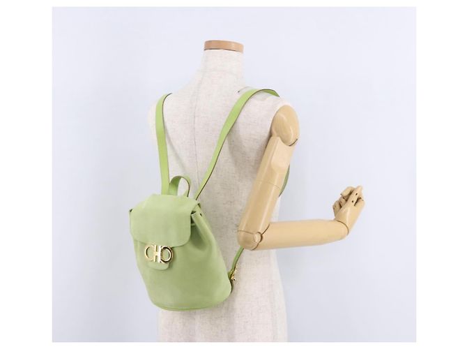 Zaino Salvatore Ferragamo Gancini in camoscio verde e oro Auth 193783A D'oro - vista 23