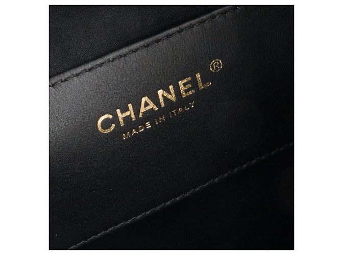 CHANEL - Borsa a tracolla Chanel 25 small in pelle caviar nera Nero - vista 9