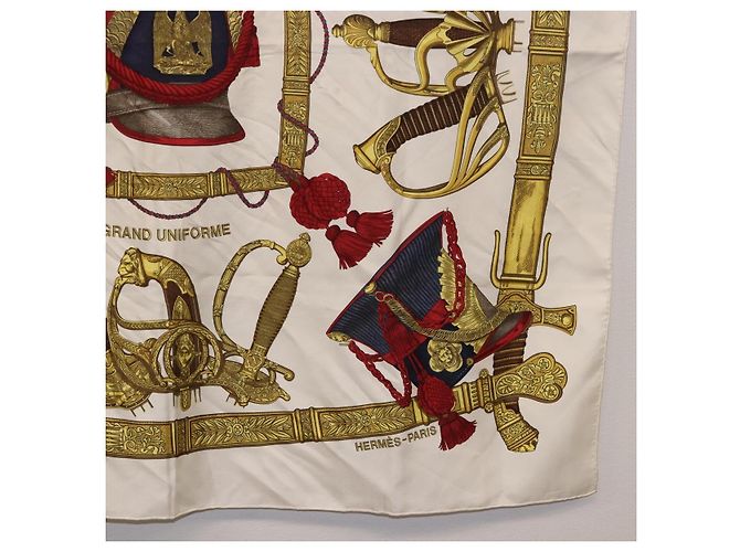 Hermès Foulard HERMES Carre 90 « GRAND UNIFORME » Seta Beige Auth 194426 - vista 10
