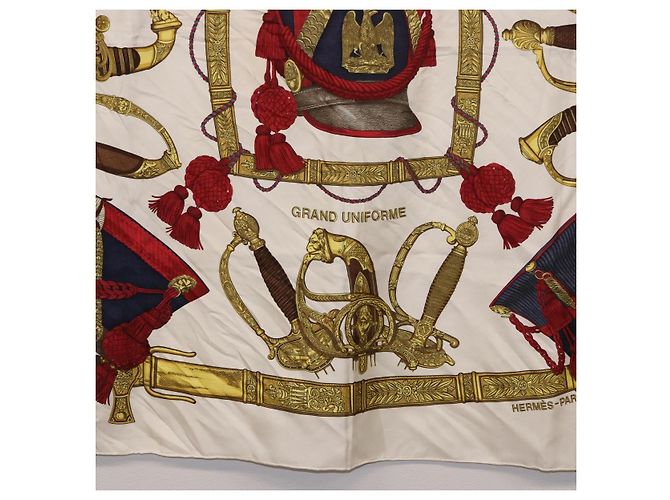 Hermès Foulard HERMES Carre 90 « GRAND UNIFORME » Seta Beige Auth 194426 - vista 9
