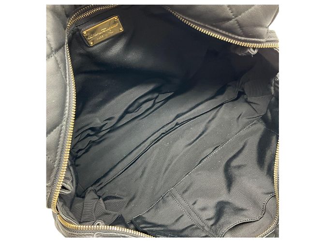 Bolsa de ombro acolchoada em couro preto Salvatore Ferragamo com laço - vista 10