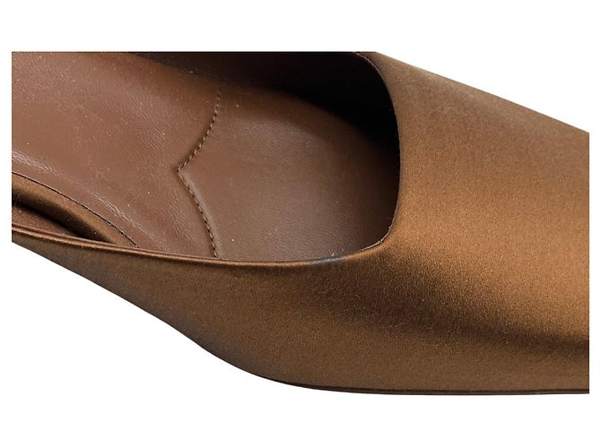 Mules Prada in raso marrone con punta quadrata e tacco logo - vista 6