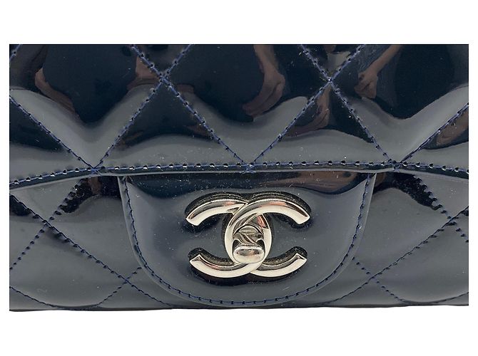 Timeless Borsa Maxi Flap Chanel in pelle verniciata blu navy - vista 11