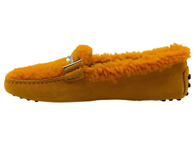 Mocassini da guida Tod's in shearling arancione - vista 3