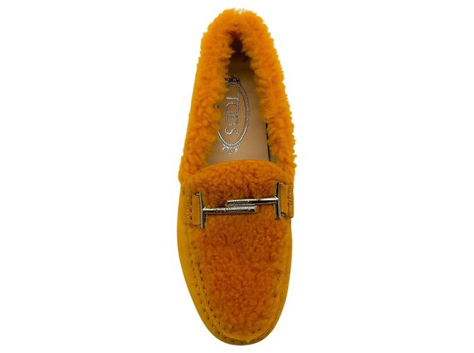 Mocassini da guida Tod's in shearling arancione - vista 4