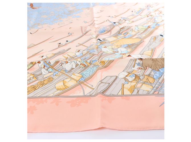 Hermès Carré 90 "MARCHE FLOTTANT DU LAC INLE" Pañuelo de seda en Rosa - vista 5