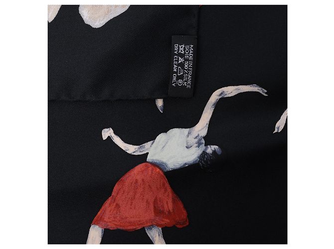 Hermès Carré 90 "La Dance" in seta, Nero - vista 2