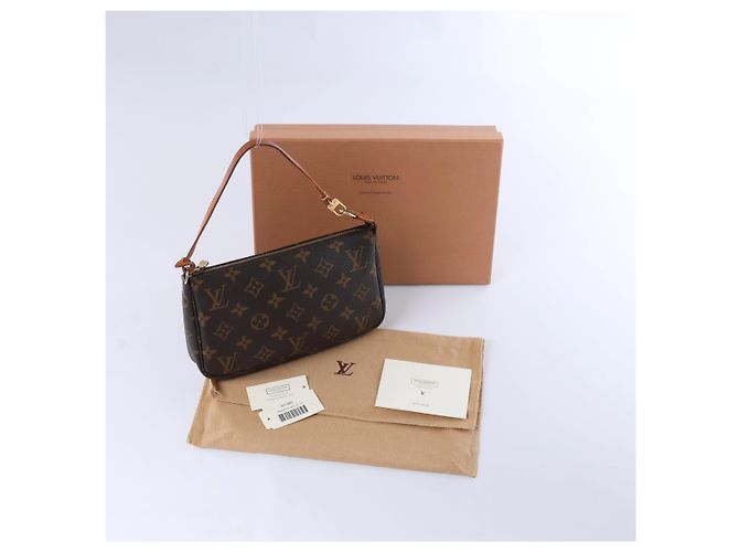 Louis Vuitton Monogram Canvas Pochette Accessoire Handbag M51980 Marrone - vista 11