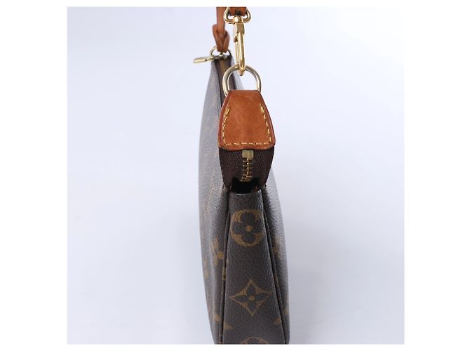 Louis Vuitton Monogram Canvas Pochette Accessoire Handbag M51980 Marrone - vista 4