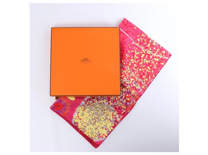 Hermès Carré 90 "OFFRANDES D'UN JOUR" Seidentuch in Rot - Ansicht 15