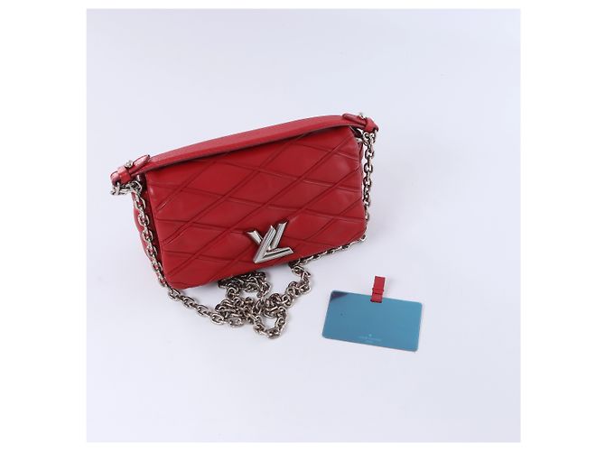 Twist Louis Vuitton Malletage GO 14 Shoulder Bag in Red - view 10