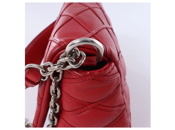 Twist Louis Vuitton Malletage GO 14 Shoulder Bag in Red - view 5