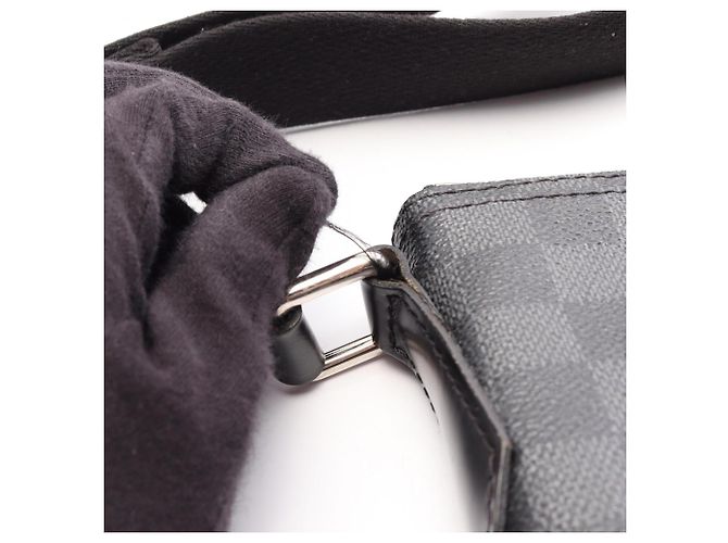 Borsa a tracolla Louis Vuitton Mick PM Damier Graphite Nero - vista 9