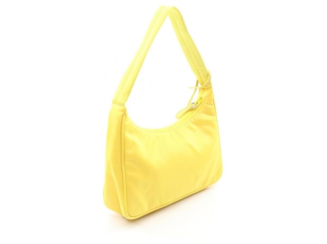 Saffiano Borsa Prada Re-Edition 2000 Re-Nylon Giallo - vista 2