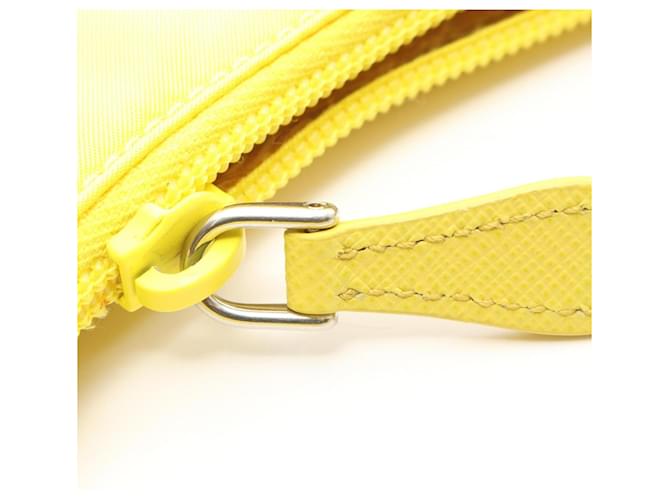 Saffiano Borsa Prada Re-Edition 2000 Re-Nylon Giallo - vista 5