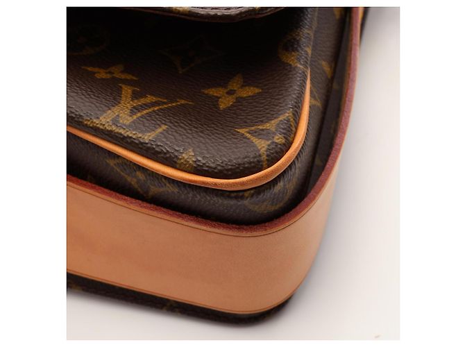 Borsa a tracolla Louis Vuitton Cartouchiere GM Marrone - vista 9