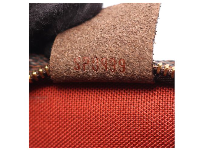 Louis Vuitton Trouse Makeup Damier Ebene Handbag Marrone - vista 5