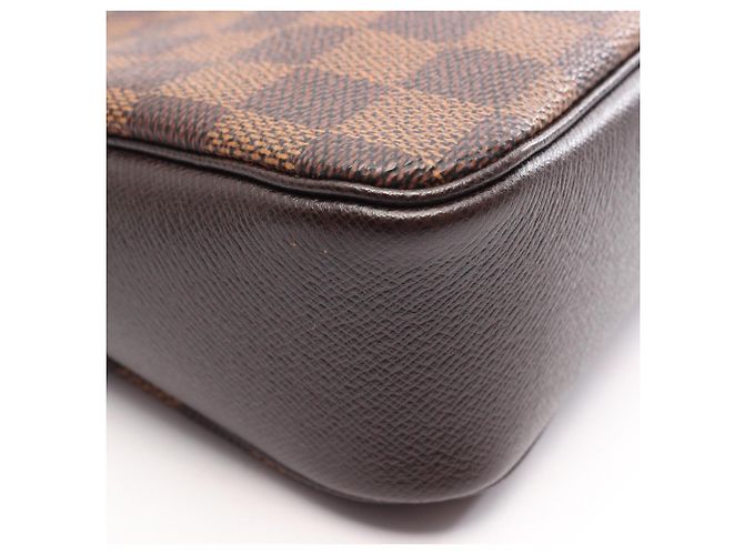 Louis Vuitton Trouse Makeup Damier Ebene Handbag Marrone - vista 6