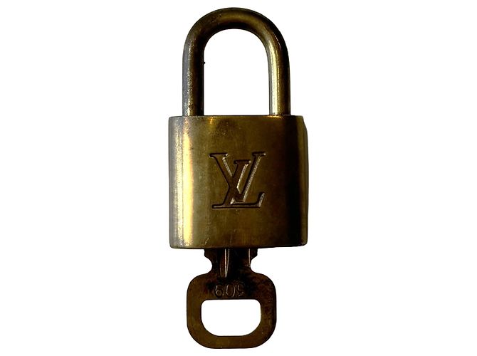 Louis Vuitton Padlock and Key Logo Metal medium D'oro - vista 2