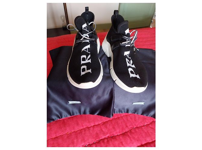 Sneakers Prada in mesh nero con logo bianco - vista 3