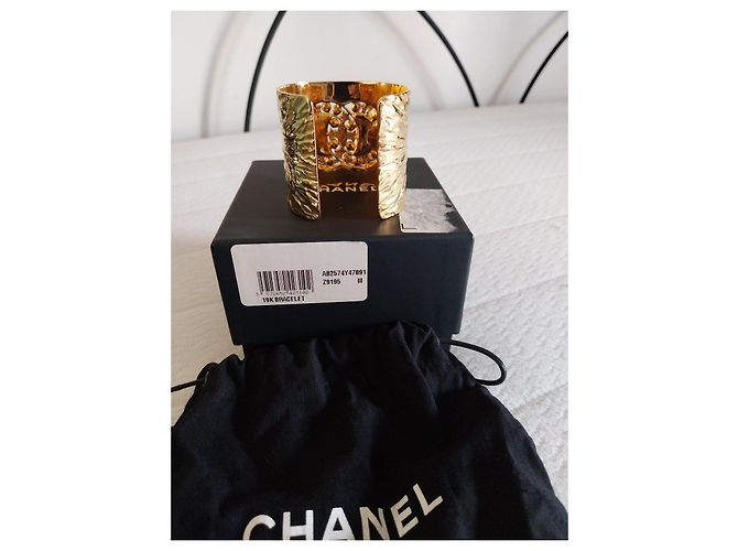 Bracelete cuff Chanel CC pérolas e strass dourados - vista 4