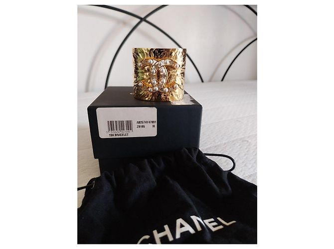 Bracelete cuff Chanel CC pérolas e strass dourados - vista 5