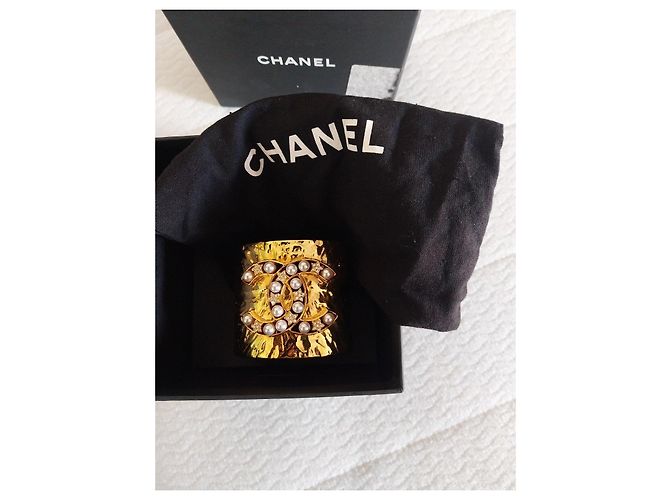 Bracelete cuff Chanel CC pérolas e strass dourados - vista 9