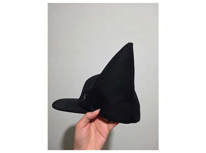 Cappello Louis Vuitton in lana nera con orecchie Nero - vista 3