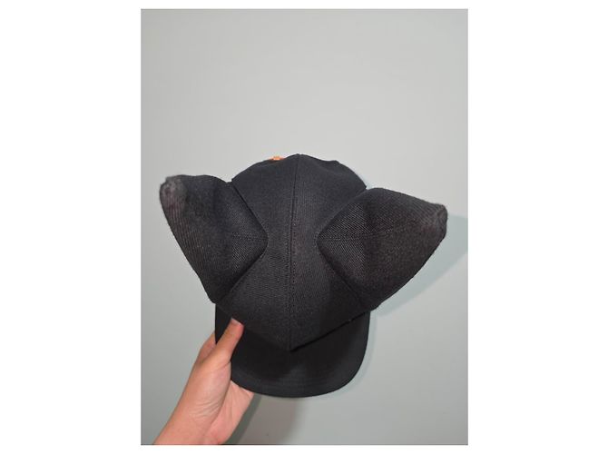 Cappello Louis Vuitton in lana nera con orecchie Nero - vista 5