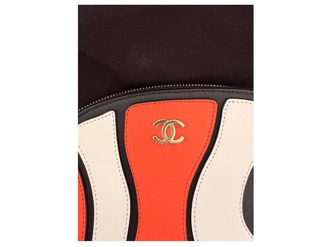 Pochette Chanel Coco Beach 26 Clownfish in pelle Nero Bianco Arancione - vista 4