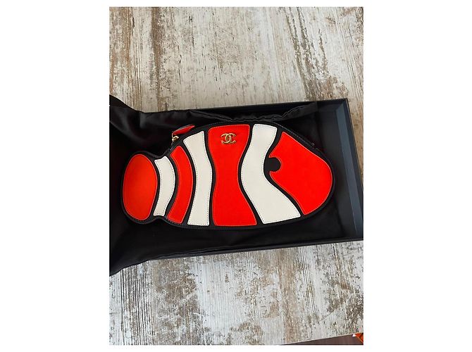 Pochette Chanel Coco Beach 26 Clownfish in pelle Nero Bianco Arancione - vista 5