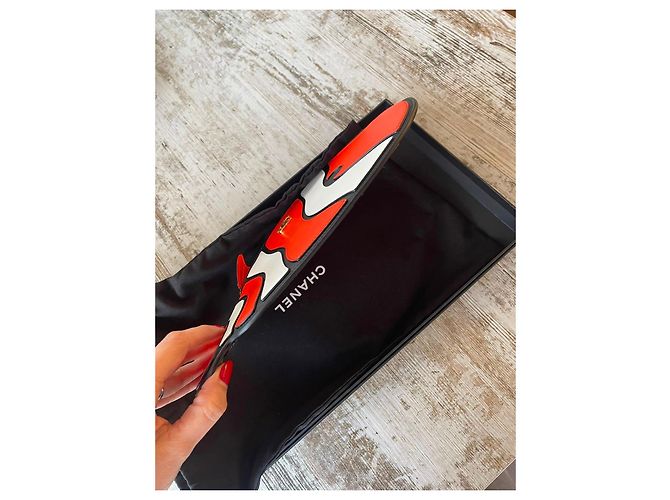 Pochette Chanel Coco Beach 26 Clownfish in pelle Nero Bianco Arancione - vista 6