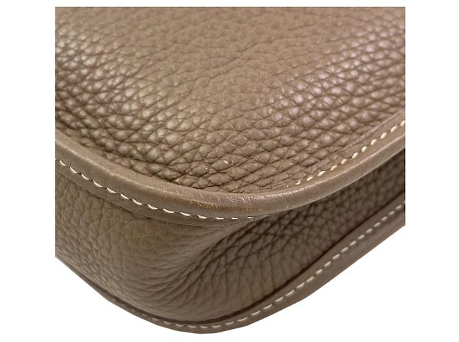 Hermès Bolsa de Ombro Hermes Evelyne TPM Taupe - vista 13