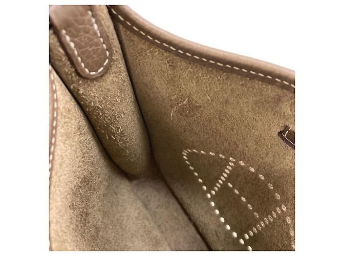 Hermès Bolsa de Ombro Hermes Evelyne TPM Taupe - vista 8