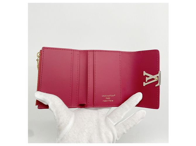 Capucines Louis Vuitton Tri-fold Wallet in Raspberry Rot - Ansicht 3