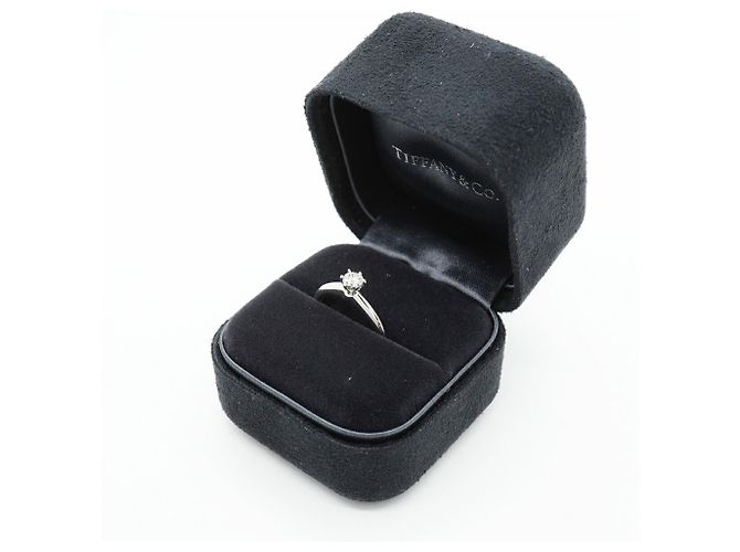 Tiffany & Co. Solitärring aus Platin - Ansicht 8