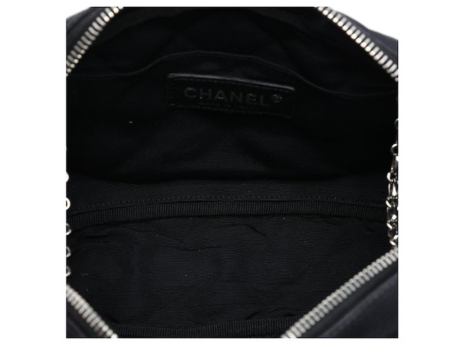 Borsa a tracolla Chanel Bicolor Quilted Nylon Reissue 2.55 Camera Case Nera Nero - vista 4