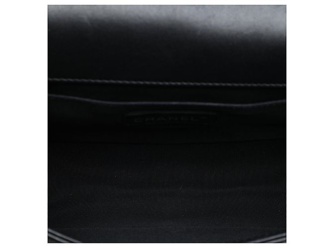Borsa a tracolla Chanel Boy Flap in pelle d'agnello matelassé, nera, dimensione Old Medium Nero - vista 4