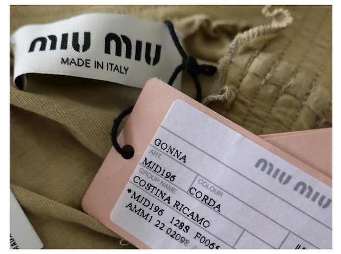 Falda midi adornada Miu Miu en Beige - vista 9