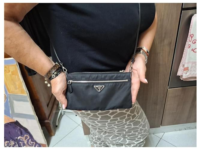 Prada Borsa a Tracolla in Nylon Nero - vista 12