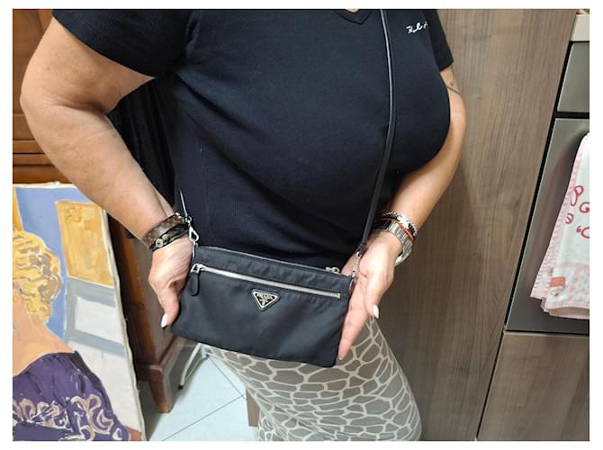 Prada Borsa a Tracolla in Nylon Nero - vista 13