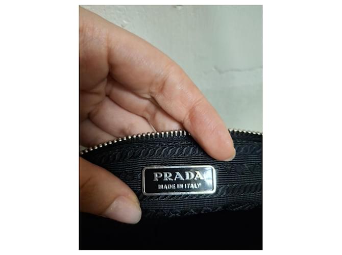 Prada Borsa a Tracolla in Nylon Nero - vista 3
