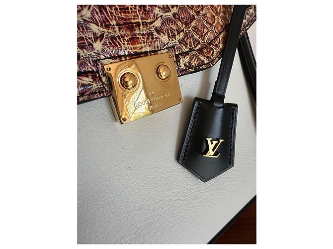Borsa Louis Vuitton LV Arch PM Rainbow Python Nero Bianco Multicolore Stampa python Gold hardware - vista 4