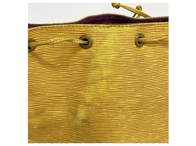 Noe Borsa a tracolla Louis Vuitton Epi Petit Noé Giallo - vista 10