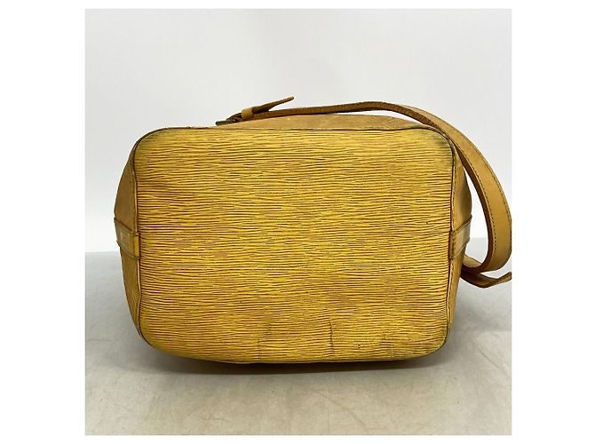 Noe Borsa a tracolla Louis Vuitton Epi Petit Noé Giallo - vista 3