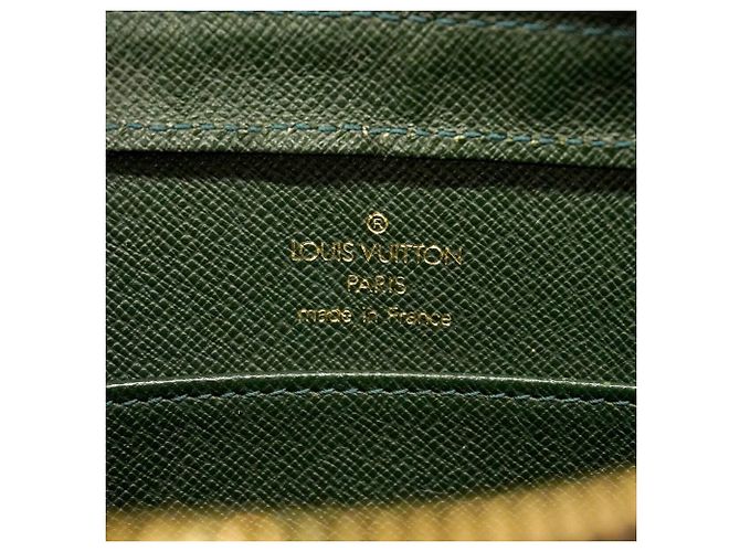 Borsa a Pochette Louis Vuitton Taiga Baikal M30184 Epicea - vista 5