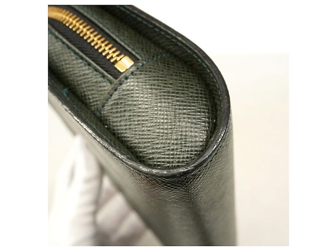 Borsa a Pochette Louis Vuitton Taiga Baikal M30184 Epicea - vista 6