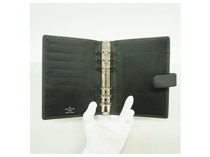 Louis Vuitton Taiga Agenda MM Notebook Cover Grey - view 3