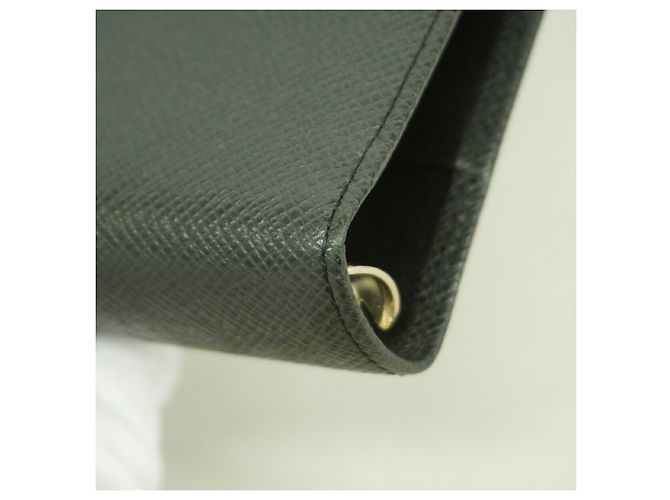 Louis Vuitton Taiga Agenda MM Notebook Cover Grey - view 6